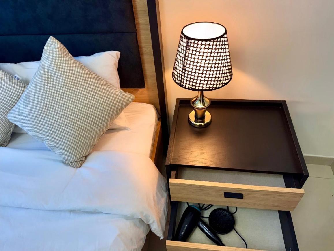Apartment Intercontinental Marina Full Marina View With Balcony, Marina Mall, Large 1 Bedroom Apartment, Kitchen, 2 Toilets, 1 Parking, Swimming Pool And Gym Free Access, Paid Breakfast *