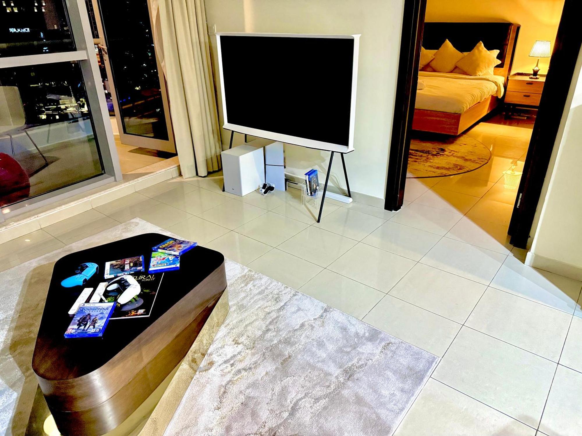 Apartment Intercontinental Marina Full Marina View With Balcony, Marina Mall, Large 1 Bedroom Apartment, Kitchen, 2 Toilets, 1 Parking, Swimming Pool And Gym Free Access, Paid Breakfast