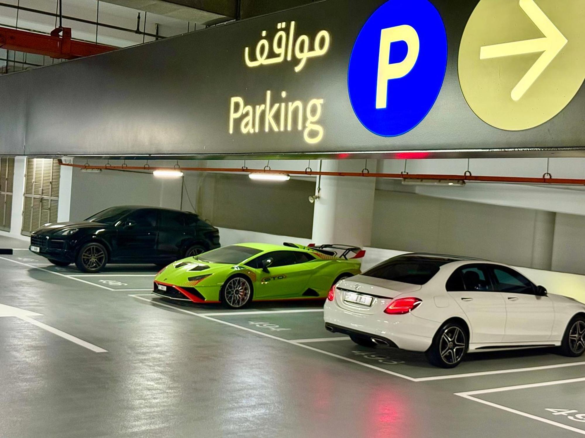 Apartment Intercontinental Marina Full Marina View With Balcony, Marina Mall, Large 1 Bedroom Apartment, Kitchen, 2 Toilets, 1 Parking, Swimming Pool And Gym Free Access, Paid Breakfast Dubai
