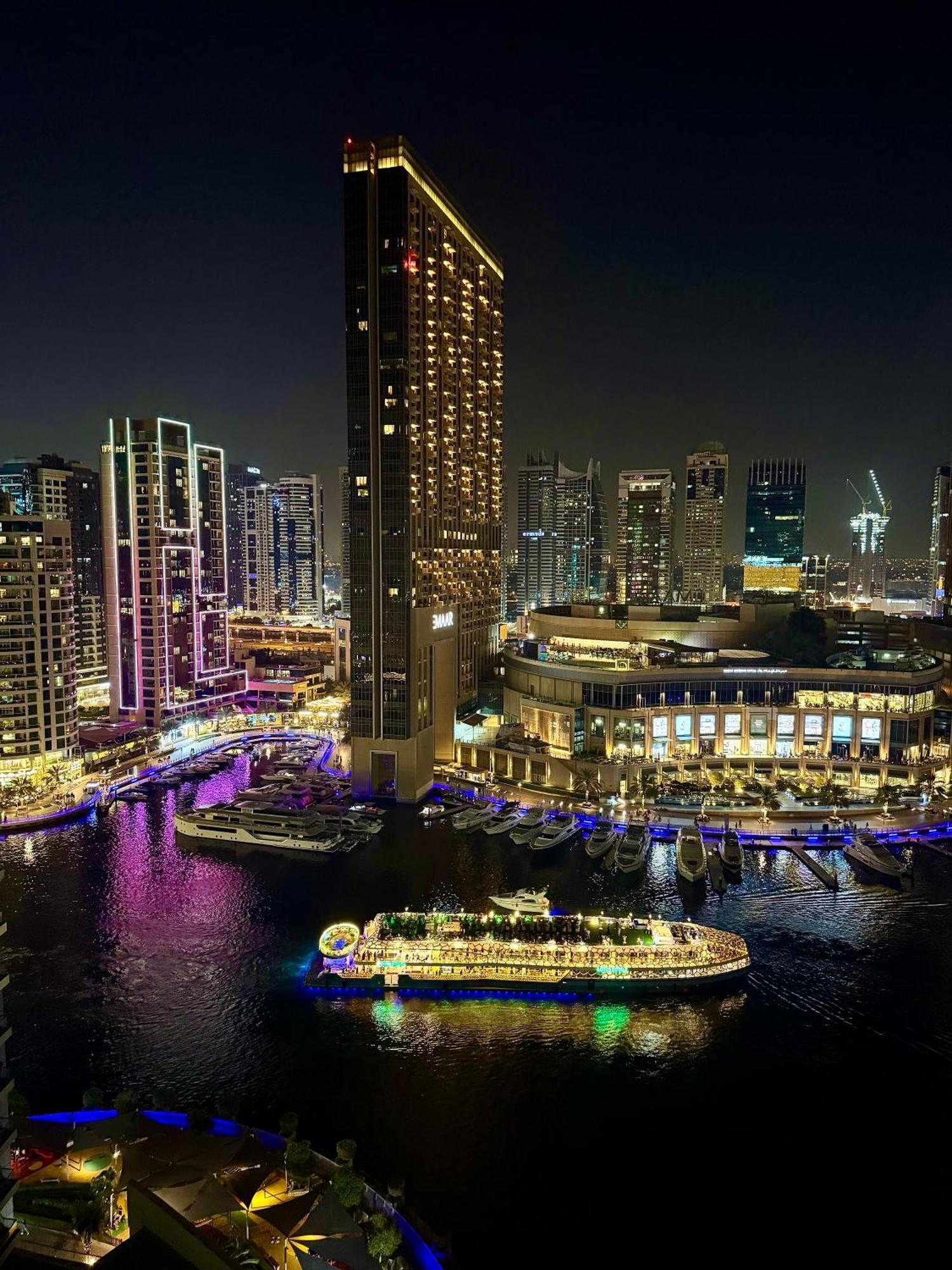 Apartment Intercontinental Marina Full Marina View With Balcony, Marina Mall, Large 1 Bedroom Apartment, Kitchen, 2 Toilets, 1 Parking, Swimming Pool And Gym Free Access, Paid Breakfast Dubai